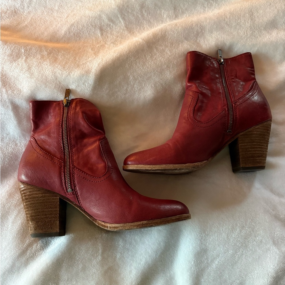 FRYE Leather Essa Ankle Boot Ruby Red Size 9.5 M Burgundy Bootie Stacked Heel